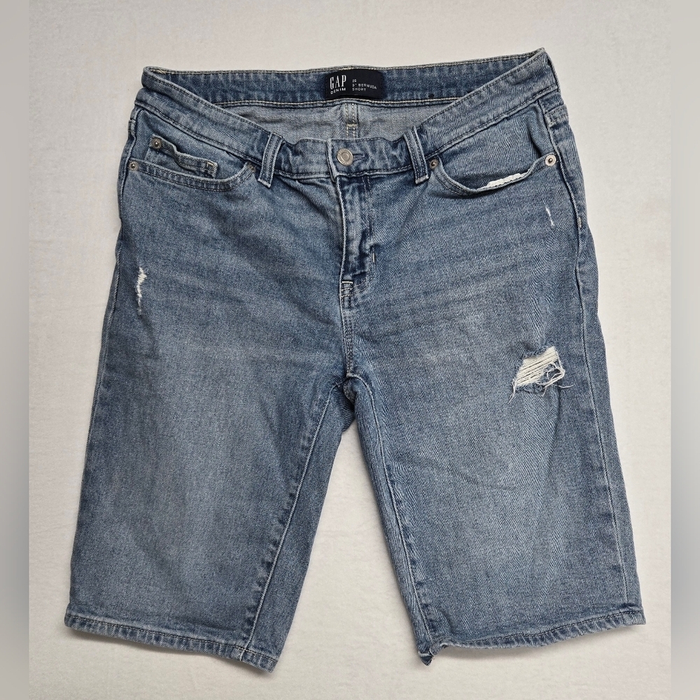 Gap Bermuda Shorts Denim Jean 28. 9". Distressed 5 Pocket Zipper Fly